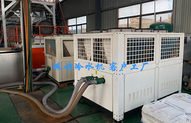 工業(yè)冷水機(jī)在夏季使用時(shí)的注意事項(xiàng)